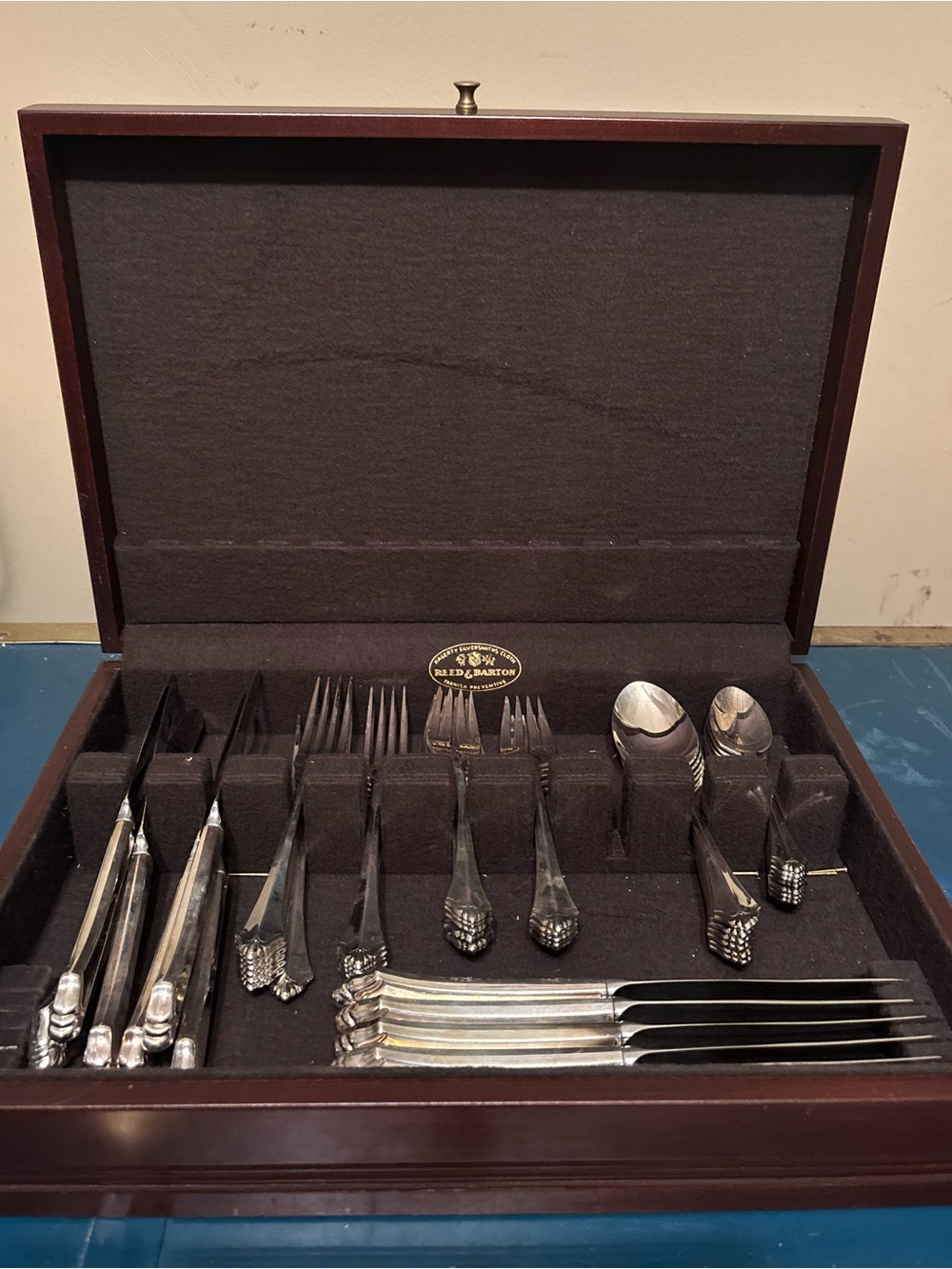 Community Oneida vintage 53 piece silver-plated flatware set + Reed & Barton Box